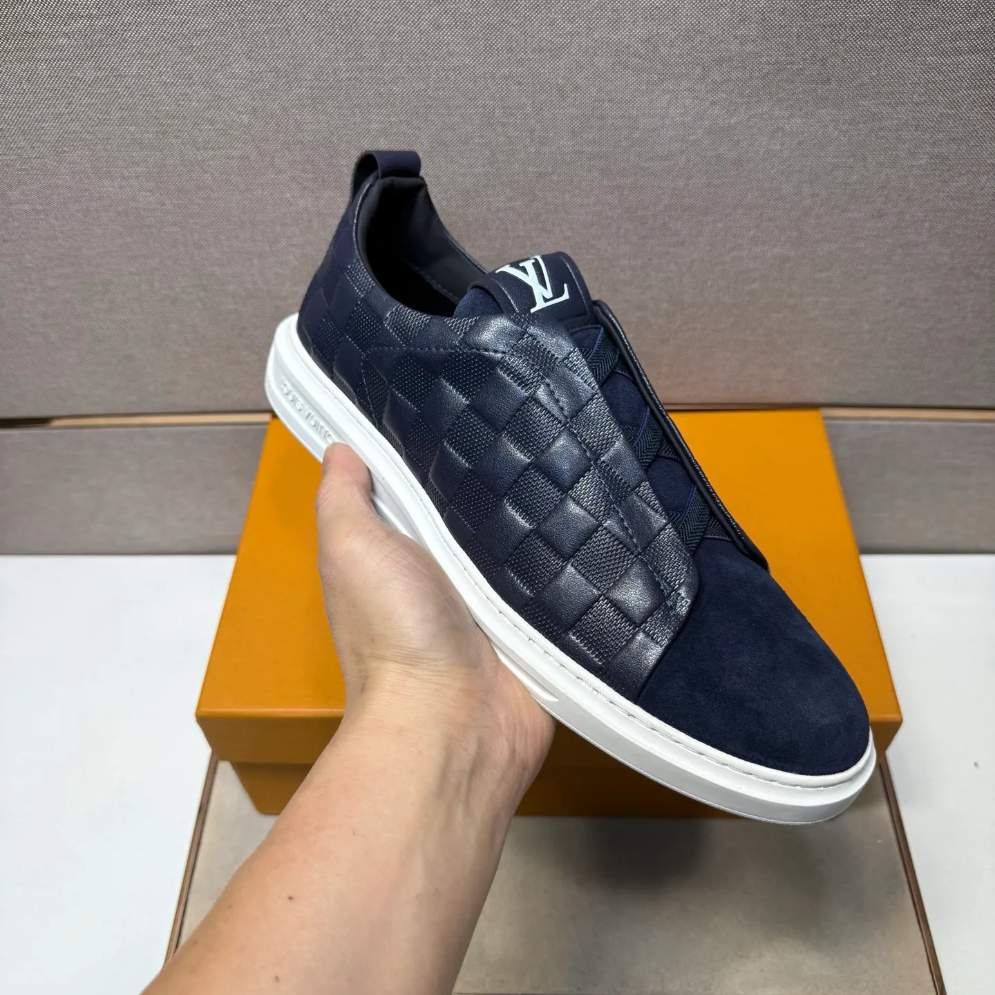 ⬛️Men's shoes 💰p442【LV～】Men's casual shoes 2025z cabinet sales simultaneously 🔶Size: 38-44#️⃣ 🔷2 colors🔜The upper is made of multi-material splicing➕Genuine leather lining, comfortable and breathable, sole: original comfortable and wear-resistant outsole, ⚠️Real shot📱Photographed🎬The real thing is better📢📢📢